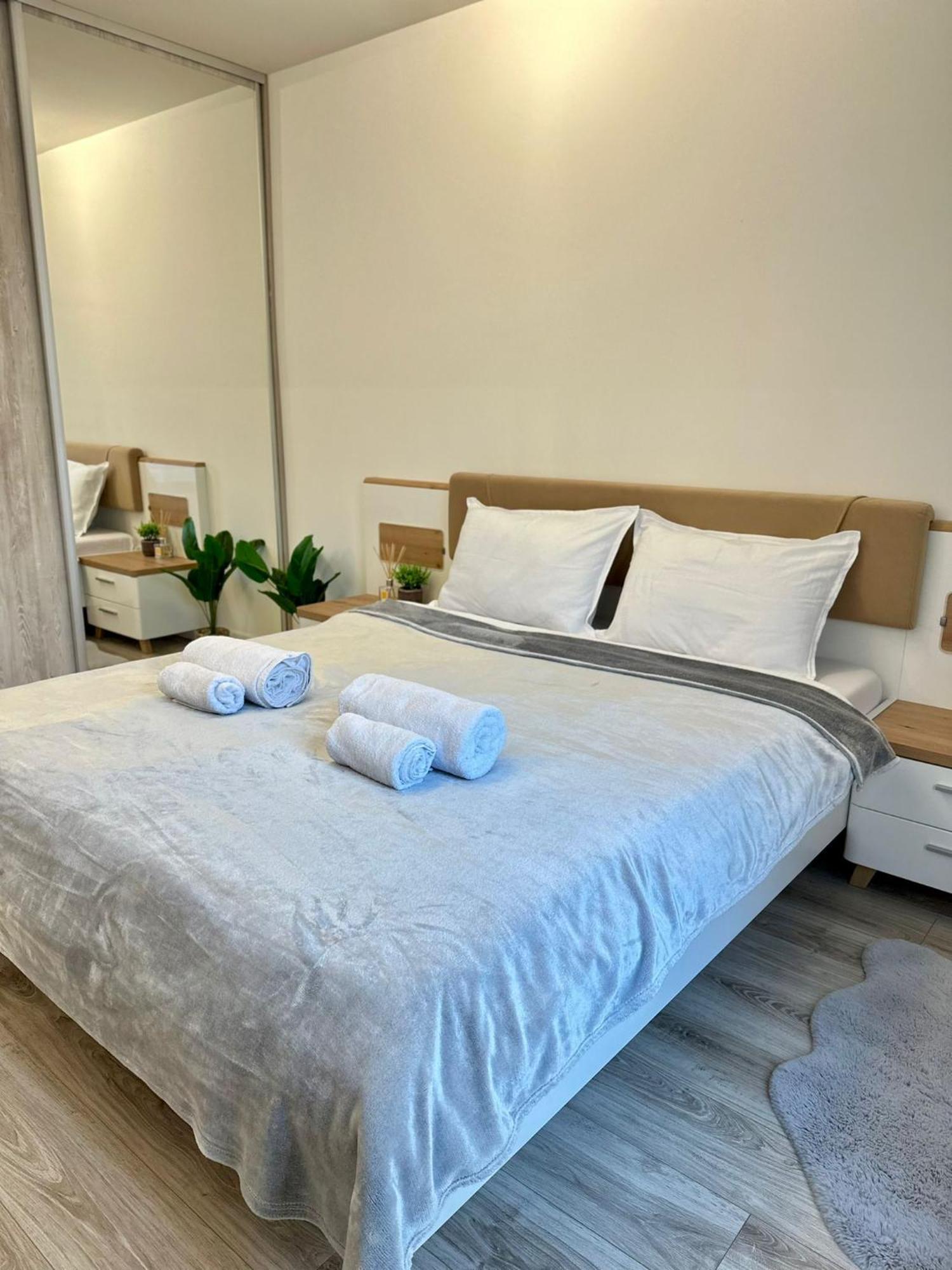 Park Apartment *